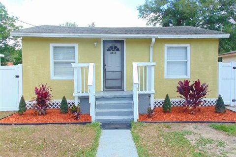 Casa en Tampa, Florida 3 dormitorios, 75.44 m2 № 2342189