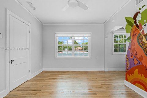 House in Coral Gables, Florida 3 bedrooms, 186.64 sq.m. № 2060714 - photo 29