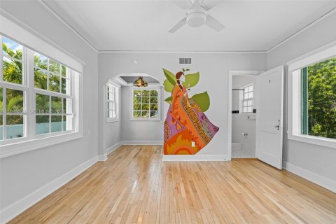 House in Coral Gables, Florida 3 bedrooms, 186.64 sq.m. № 2060714 - photo 26