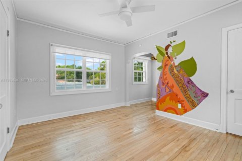 House in Coral Gables, Florida 3 bedrooms, 186.64 sq.m. № 2060714 - photo 28