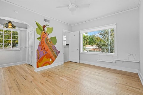 House in Coral Gables, Florida 3 bedrooms, 186.64 sq.m. № 2060714 - photo 27