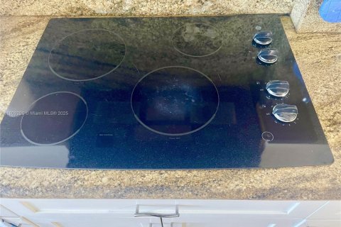 Copropriété à vendre à Sunny Isles Beach, Floride: 1 chambre, 33.44 m2 № 2034984 - photo 9