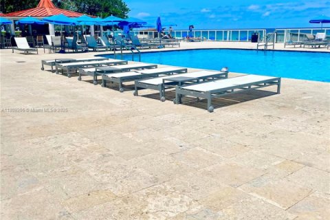 Copropriété à vendre à Sunny Isles Beach, Floride: 1 chambre, 33.44 m2 № 2034984 - photo 25
