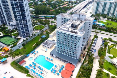 Copropriété à vendre à Sunny Isles Beach, Floride: 1 chambre, 33.44 m2 № 2034984 - photo 2