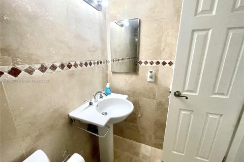 Copropriété à vendre à Sunny Isles Beach, Floride: 1 chambre, 33.44 m2 № 2034984 - photo 18