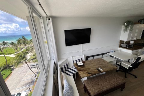 Copropriété à vendre à Sunny Isles Beach, Floride: 1 chambre, 33.44 m2 № 2034984 - photo 11