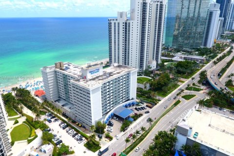 Кондоминиум с 1 спальней в Санни-Айлс-Бич, Флорида № 2034984