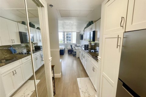 Copropriété à vendre à Sunny Isles Beach, Floride: 1 chambre, 33.44 m2 № 2034984 - photo 6