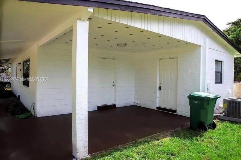 Casa en alquiler en St. Lucie, Florida, 3 dormitorios, 95.13 m2 № 2025928 - foto 12