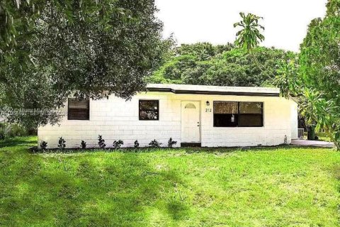 Casa en alquiler en St. Lucie, Florida, 3 dormitorios, 95.13 m2 № 2025928 - foto 2