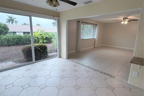Casa en venta en Sarasota, Florida, 2 dormitorios, 104.05 m2 № 2411524 - foto 4
