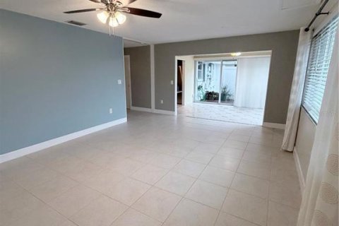 Casa en venta en Sarasota, Florida, 2 dormitorios, 104.05 m2 № 2411524 - foto 11