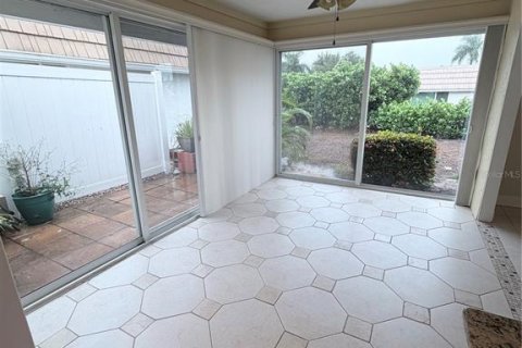 Casa en venta en Sarasota, Florida, 2 dormitorios, 104.05 m2 № 2411524 - foto 6