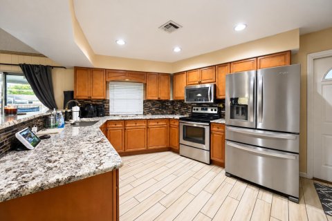 Casa en venta en Port St. Lucie, Florida, 3 dormitorios, 141.03 m2 № 2412303 - foto 9