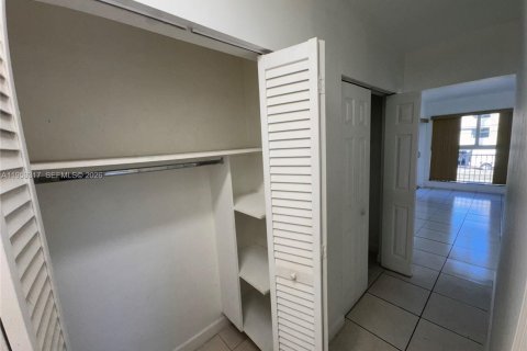Appartement à louer à North Miami, Floride: 1 chambre, 594.76 m2 № 2153249 - photo 11
