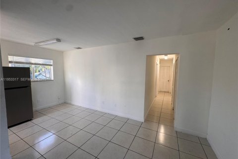 Appartement à louer à North Miami, Floride: 1 chambre, 594.76 m2 № 2153249 - photo 8
