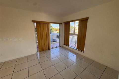 Appartement à louer à North Miami, Floride: 1 chambre, 594.76 m2 № 2153249 - photo 5
