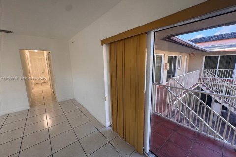 Appartement à louer à North Miami, Floride: 1 chambre, 594.76 m2 № 2153249 - photo 7