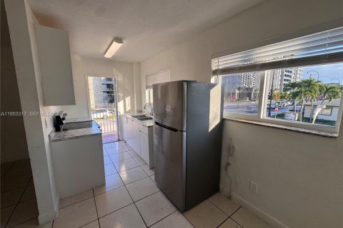 Appartement à louer à North Miami, Floride: 1 chambre, 594.76 m2 № 2153249 - photo 3