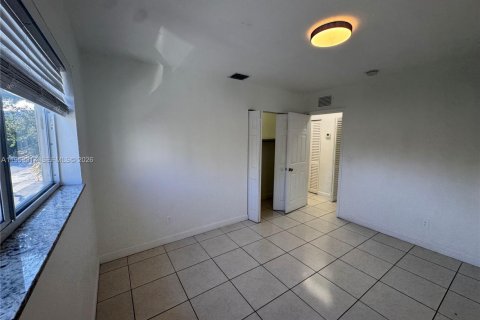 Appartement à louer à North Miami, Floride: 1 chambre, 594.76 m2 № 2153249 - photo 13
