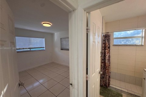 Appartement à louer à North Miami, Floride: 1 chambre, 594.76 m2 № 2153249 - photo 14
