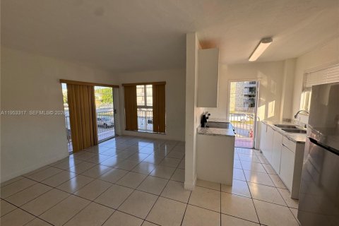 Appartement à louer à North Miami, Floride: 1 chambre, 594.76 m2 № 2153249 - photo 4