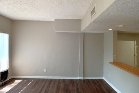Townhouse in Tampa, Florida 3 bedrooms, 105.91 sq.m. № 2150474 - photo 13