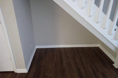 Townhouse in Tampa, Florida 3 bedrooms, 105.91 sq.m. № 2150474 - photo 17