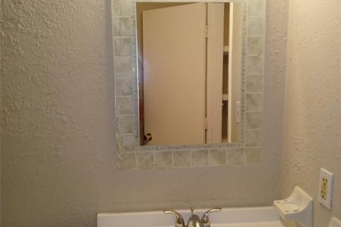 Townhouse in Tampa, Florida 3 bedrooms, 105.91 sq.m. № 2150474 - photo 20