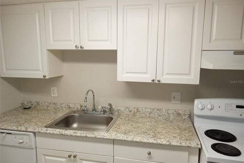 Townhouse in Tampa, Florida 3 bedrooms, 105.91 sq.m. № 2150474 - photo 6