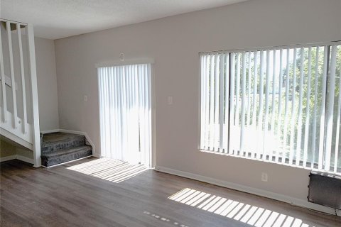 Townhouse in Tampa, Florida 3 bedrooms, 105.91 sq.m. № 2150474 - photo 15