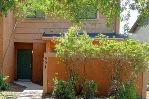 Townhouse in Tampa, Florida 3 bedrooms, 105.91 sq.m. № 2150474
