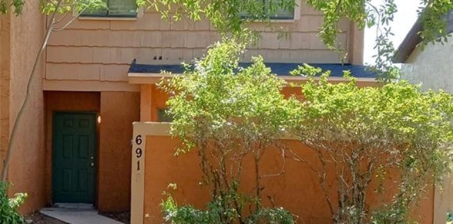 Townhouse in Tampa, Florida 3 bedrooms, 105.91 sq.m. № 2150474