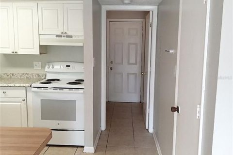 Townhouse in Tampa, Florida 3 bedrooms, 105.91 sq.m. № 2150474 - photo 9