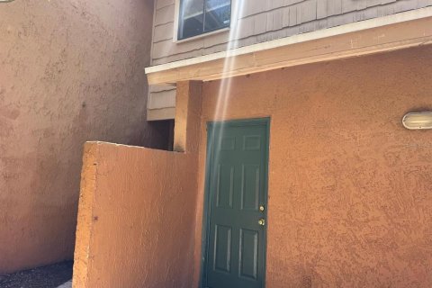 Townhouse in Tampa, Florida 3 bedrooms, 105.91 sq.m. № 2150474 - photo 4