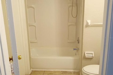 Townhouse in Tampa, Florida 3 bedrooms, 105.91 sq.m. № 2150474 - photo 21