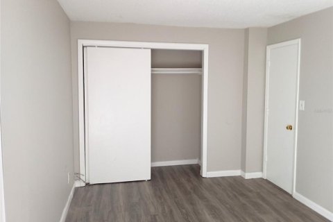 Townhouse in Tampa, Florida 3 bedrooms, 105.91 sq.m. № 2150474 - photo 23