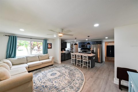 Casa en venta en Tampa, Florida, 3 dormitorios, 126.44 m2 № 1900862 - foto 9
