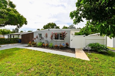 Casa en venta en Tampa, Florida, 3 dormitorios, 126.44 m2 № 1900862 - foto 1