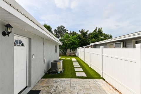 Casa en venta en Tampa, Florida, 3 dormitorios, 126.44 m2 № 1900862 - foto 2
