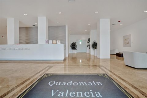 Copropriété à louer à Hollywood, Floride: 2 chambres, 130.06 m2 № 1975349 - photo 2