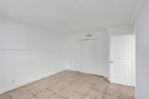 Copropriété à louer à Hollywood, Floride: 2 chambres, 130.06 m2 № 1975349 - photo 23