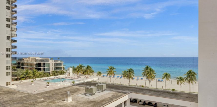 Condo à Hollywood, Floride, 2 chambres  № 1975349