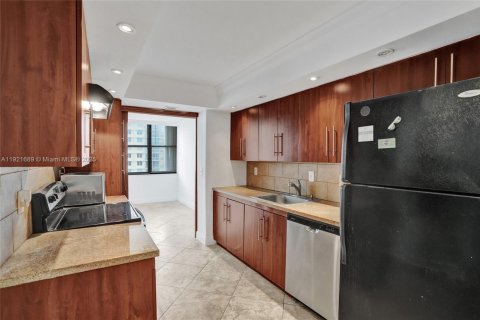 Copropriété à louer à Hollywood, Floride: 2 chambres, 130.06 m2 № 1975349 - photo 12