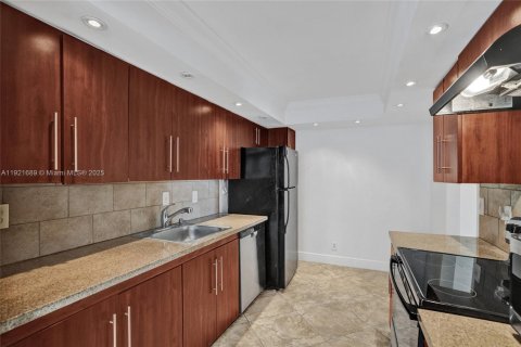 Copropriété à louer à Hollywood, Floride: 2 chambres, 130.06 m2 № 1975349 - photo 10