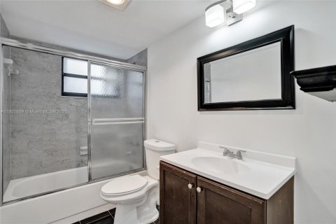 Copropriété à louer à Hollywood, Floride: 2 chambres, 130.06 m2 № 1975349 - photo 24