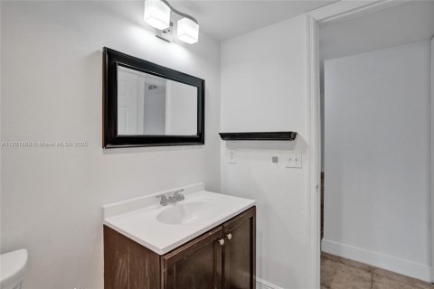 Copropriété à louer à Hollywood, Floride: 2 chambres, 130.06 m2 № 1975349 - photo 25