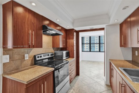 Copropriété à louer à Hollywood, Floride: 2 chambres, 130.06 m2 № 1975349 - photo 9