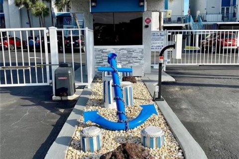 Condominio en venta en Madeira Beach, Florida, 1 dormitorio, 70.14 m2 № 1903671 - foto 2