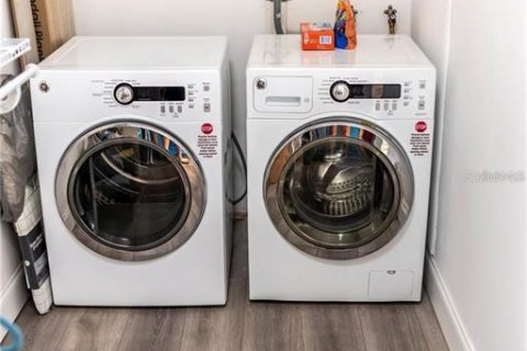 Condominio en venta en Madeira Beach, Florida, 1 dormitorio, 70.14 m2 № 1903671 - foto 16